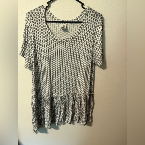 Size Large Outfit Green Military Jacket, Distressed Skinny Jeans, Flowy Blouse - Picture 3 of 3